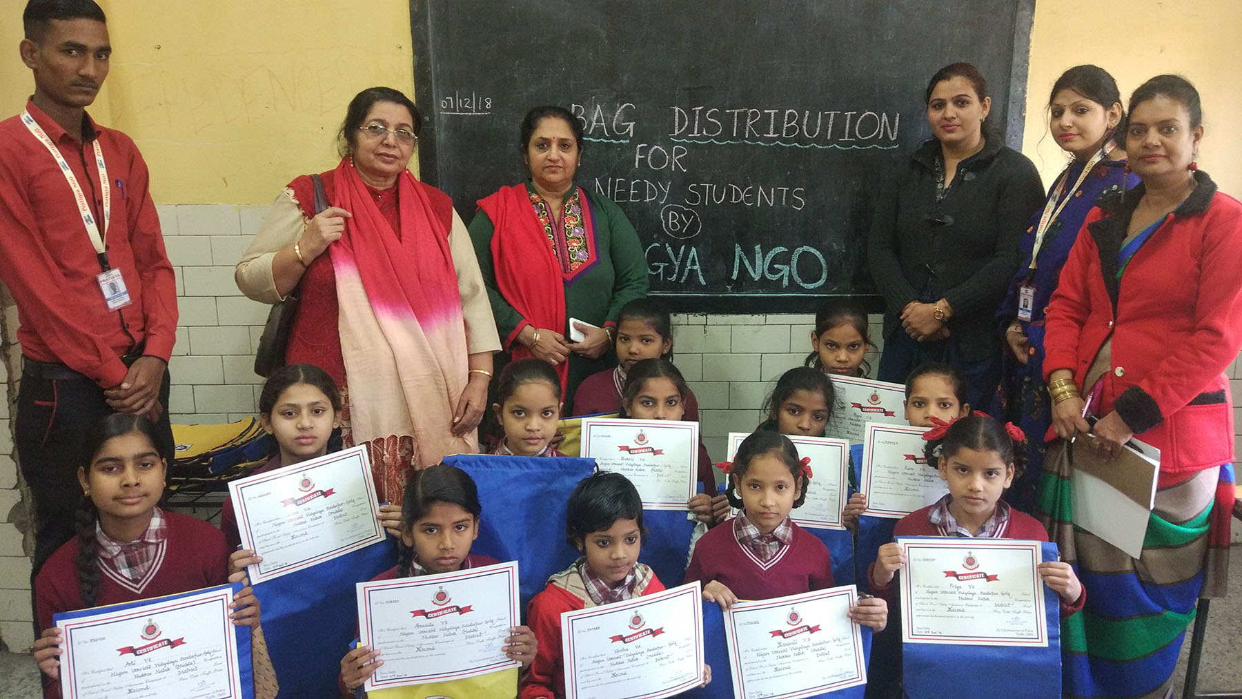 Read more about the article Pratigya donated bag to needy students